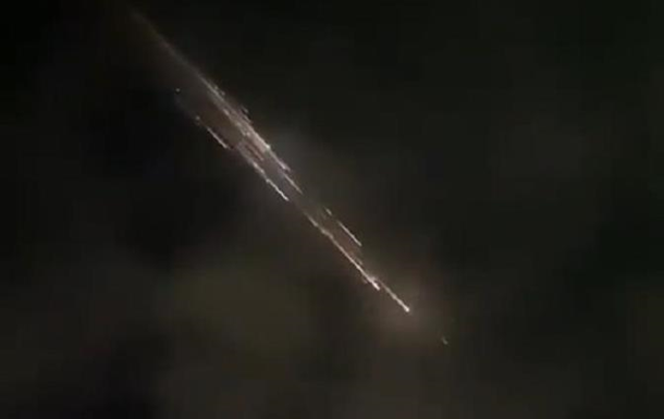 Падающие обломки ракеты SpaceX попали на видео