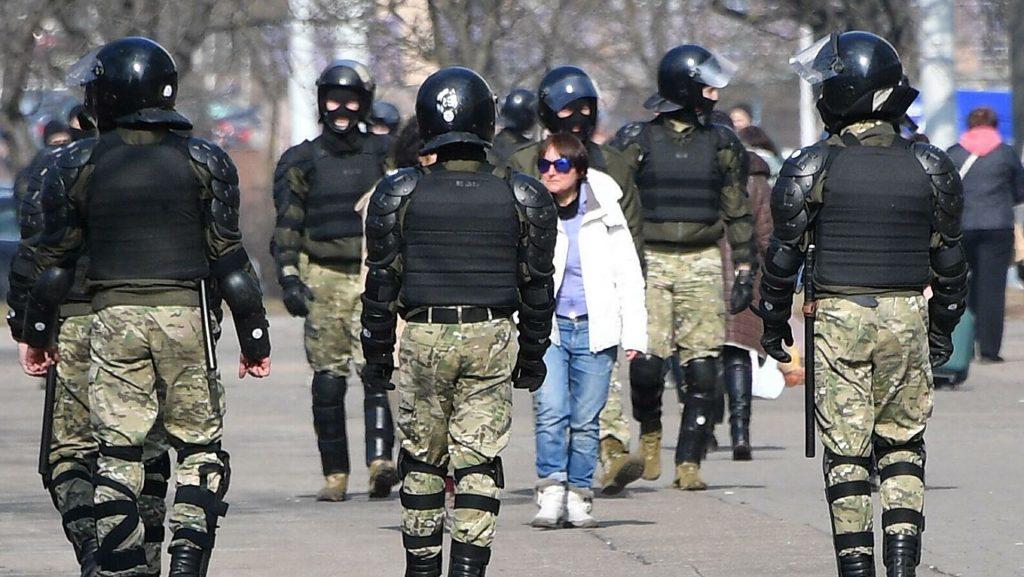 протесты в беларуси задержано 500 человек