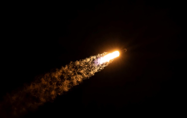SpaceX запустила на орбиту Falcon 9 со спутниками