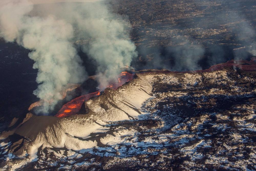 в исландии извергается вулкан