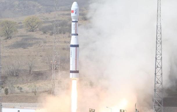 Китай запустил на орбиту девять коммерческих спутников