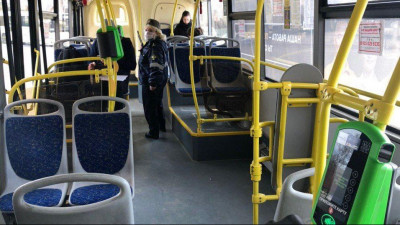 Более 60 пассажиров-нарушителей выявили в общественном транспорте Подмосковья в воскресенье