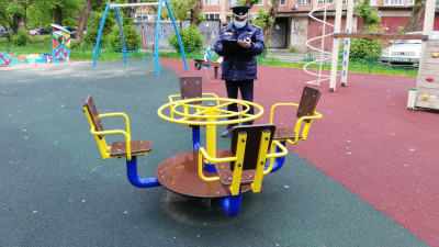 Более 10 нарушений в содержании детских площадок выявили в Мытищах