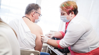 Предприятия Подмосковья могут подать заявку на вакцинацию от COVID-19 онлайн
