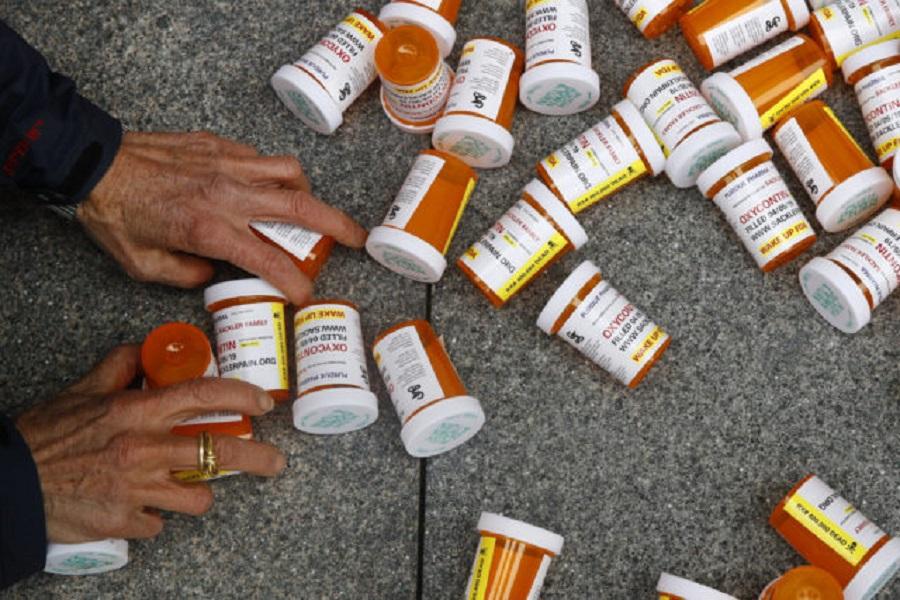 дистрибуторы опиоидов заплатят 21 миллиард долларов