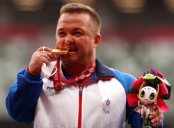 XVI Паралимпийские летние игры: Денис Гнездилов выиграл «золото» в толкании ядра и установил новый мировой рекорд
