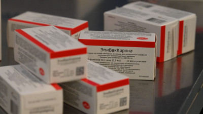 Андрей Воробьев и Анна Попова запустили производство вакцины «ЭпиВакКорона» в Серпухове