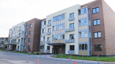 Почти 330 переселенцев из аварийного жилья в Подольске получили ключи от новых квартир