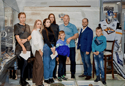 Известный хоккеист и тренер Андрей Николишин пообщался с посетителями Государственного музея спорта в рамках проекта «Экскурсия со спортсменом»