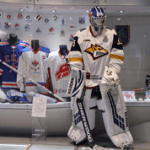 Экипировка хоккейного вратаря Василия Кошечкина стала частью экспозиции Государственного музея спорта