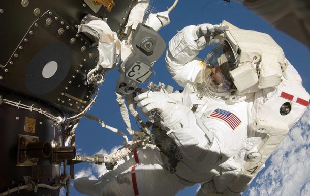 Мусор у МКС: NASA отложило выход астронавтов в космос