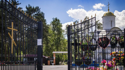 Период благоустройства мест захоронений завершили в Подмосковье