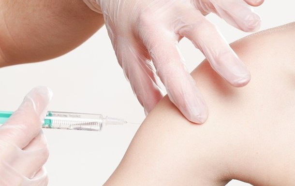 Для защиты от COVID может понадобиться до трех прививок в год – ученые