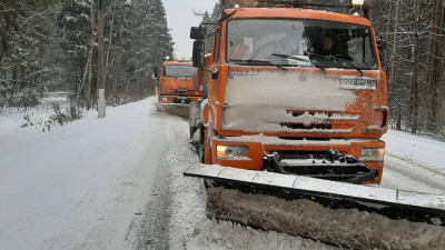 Дорожные службы Подмосковья обработали и очистили от снега более 32 тыс. км дорог за сутки
