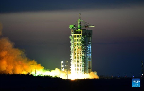 Китай вывел на орбиту группу спутников