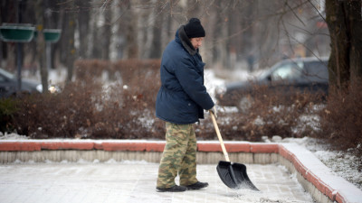 Почти 18 тыс. дворников занимаются уборкой снега в Московской области
