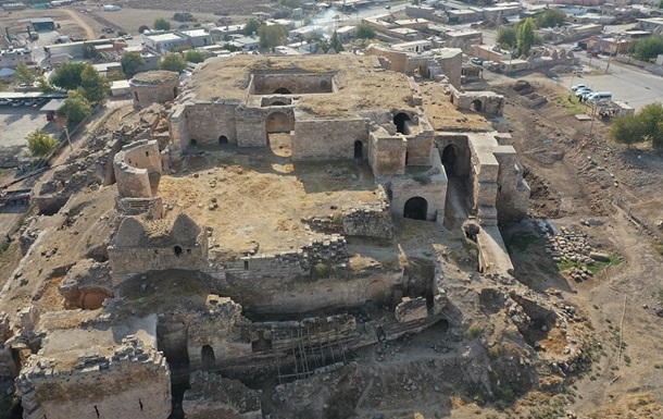 В Турции археологи нашли уникально древний замок