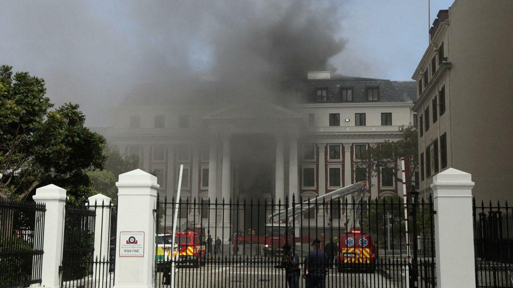символично сгоревший парламент