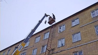 УК заплатила 150 тысяч рублей за отказ чинить крышу старой четырехэтажки в Кашире