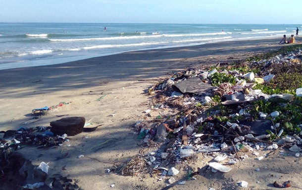 Человечеству грозит неизбежный пластиковый кризис