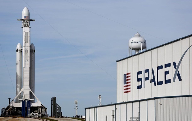 SpaceX намерена запустить две ракеты за 2 часа - СМИ