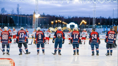 Уникальный хоккейный матч прошел у Главного храма Вооруженных сил в Подмосковье