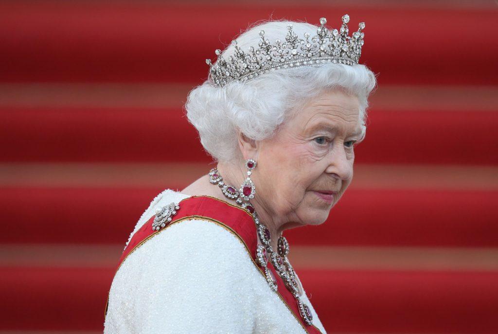 в годовщину вступления на престол елизавета II назвала невестку королевой