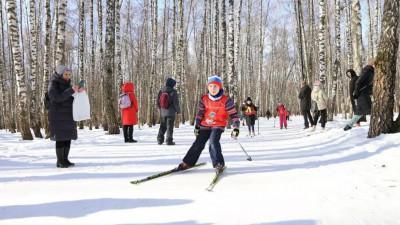 Лыжные соревнования в честь Масленицы провели в парках Московской области