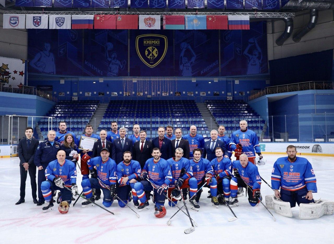 Российские космонавты и лётчики-испытатели приняли участие в благотворительном хоккейном турнире в П...