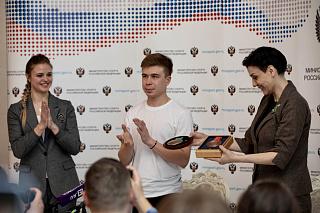 Семён Елистратов передал Государственному музею спорта олимпийские медали