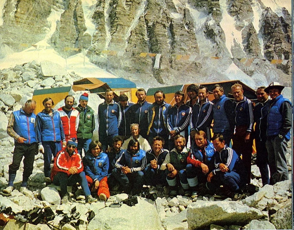 40 лет назад советские альпинисты впервые взошли на эверест