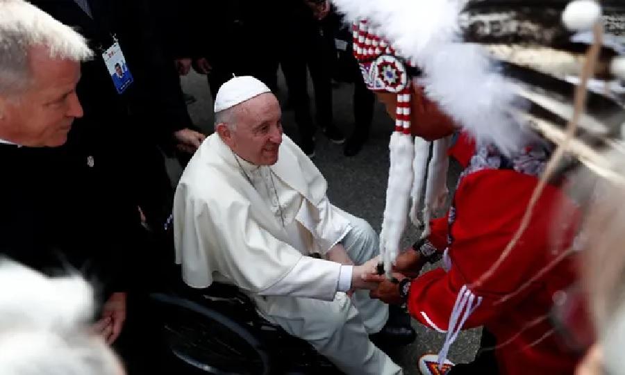 папа франциск начал поездку покаяния в канаду