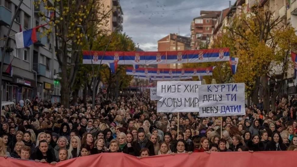 сербия и косово война из за номеров откладывается