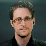 Сноуден принял присягу гражданина России и получил паспорт