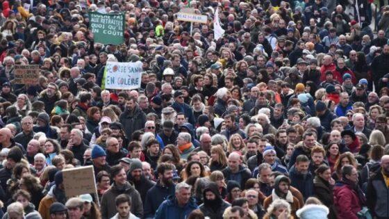 во франции прошли привычно бесперспективные протесты