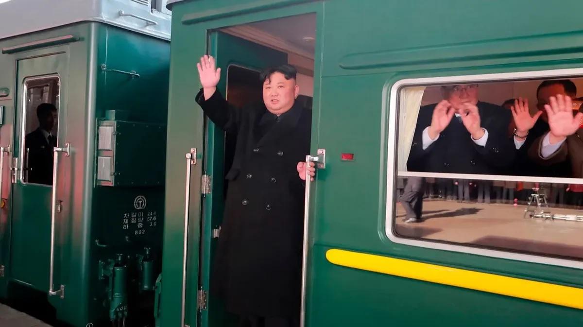 северокорейский бронепоезд едет в россию запад пугается