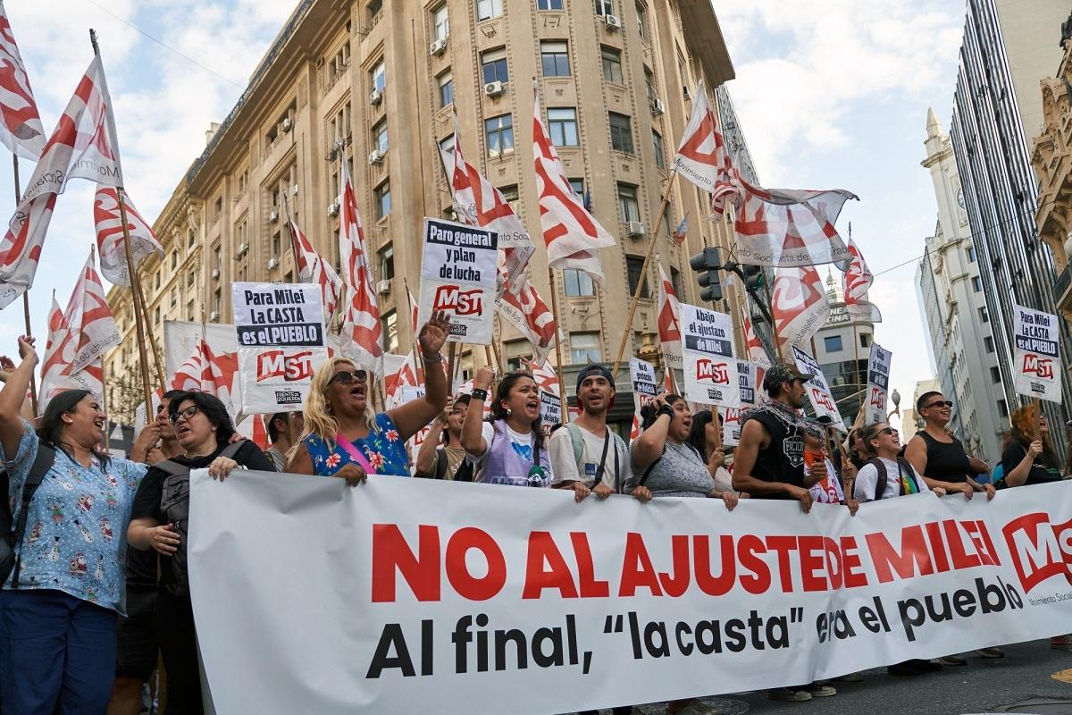 милей начинает реформы аргентинцы выходят на протесты