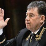 момотова лишили портсигаров пиджаков и магнитофонов и гостиниц