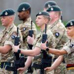 gap year по-военному британским студентам предлагают менять рюкзак на камуфляж