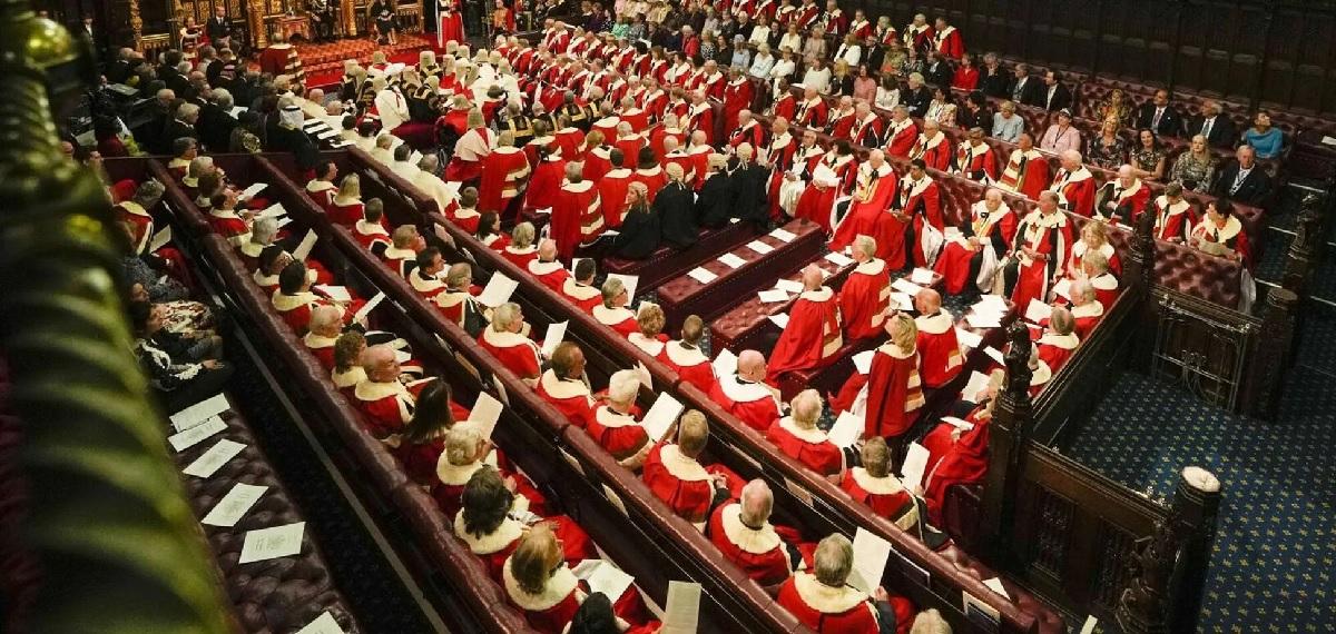 Как ничего не решать за 371 фунт в день когда все проблемы решены или британская коррупция за 371 фунт в день