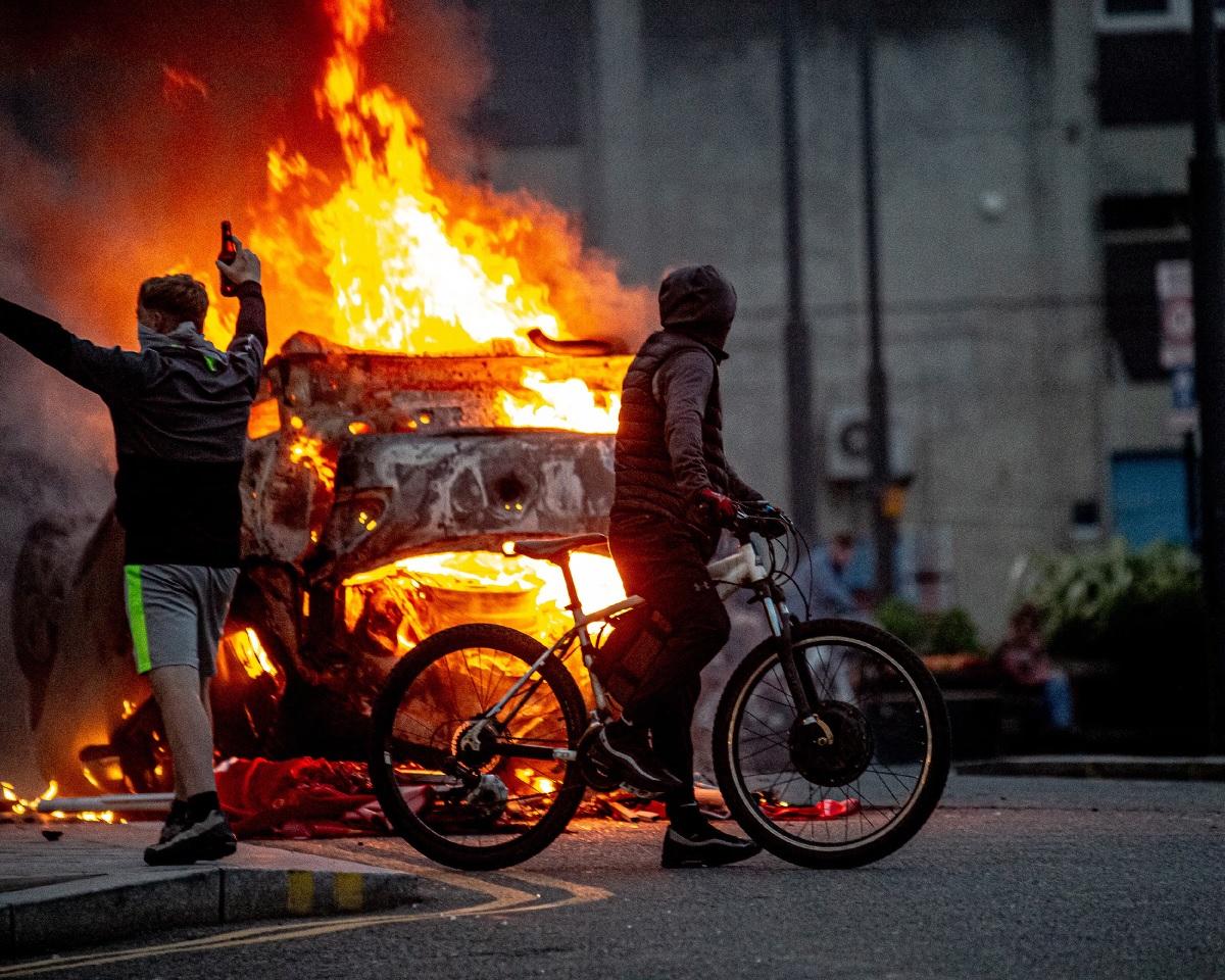 великобритания на грани даже когда мир следит за венесуэлой