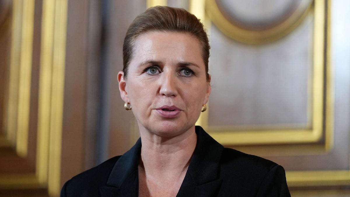 На словах она даже готова взрывать аэродромы северная тревога без выстрелов как дания готовилась к защите гренландии