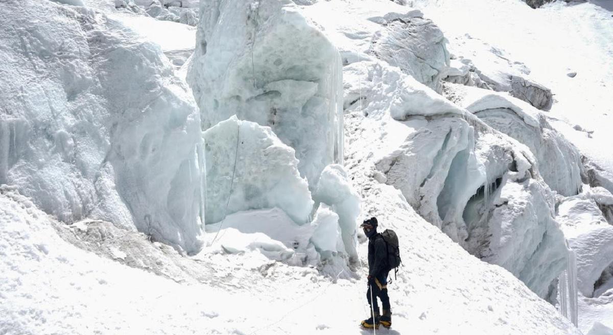 эверест на паузе ледяная пробка остановила сезон восхождений