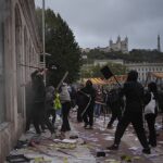 Французские протесты вышли из-под контроля, жалуется Макрон французские протесты вышли из-под контроля жалуется макрон